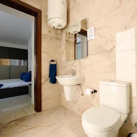 Bedroom En-suite, *
