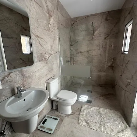 Bedroom En-suite, סליאמה