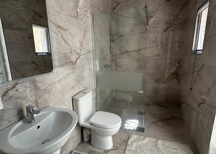 Bedroom En-suite, Sliema